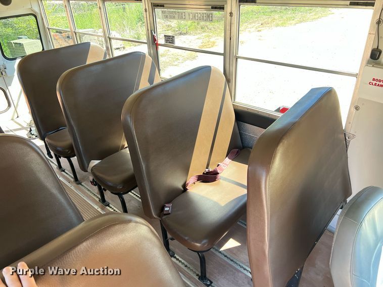 image for item MY9735 2006 Ford E450 Super Duty  school bus