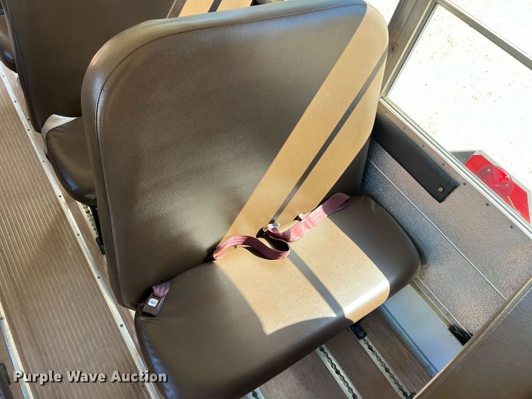 image for item MY9735 2006 Ford E450 Super Duty  school bus