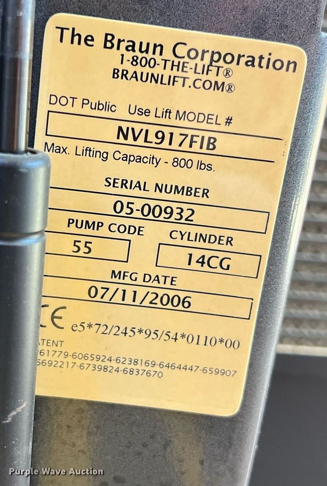 image for item MY9735 2006 Ford E450 Super Duty  school bus