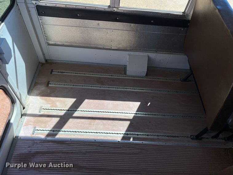 image for item MY9735 2006 Ford E450 Super Duty  school bus