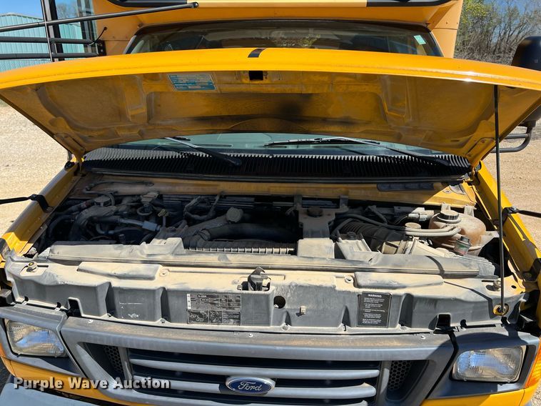 image for item MY9735 2006 Ford E450 Super Duty  school bus