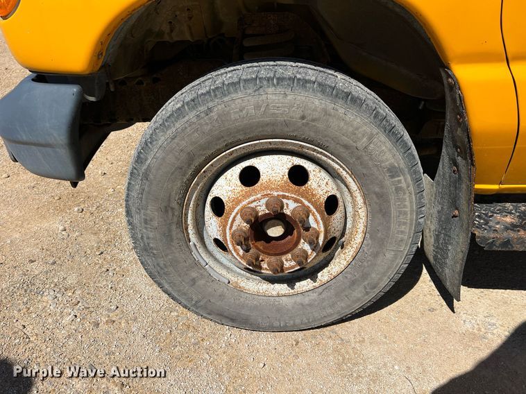 image for item MY9735 2006 Ford E450 Super Duty  school bus