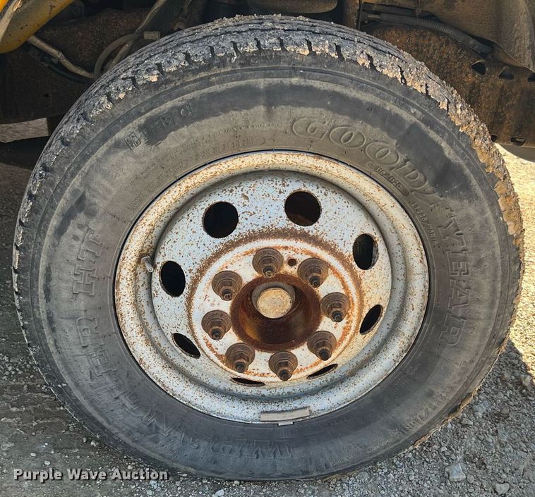 image for item MY9735 2006 Ford E450 Super Duty  school bus