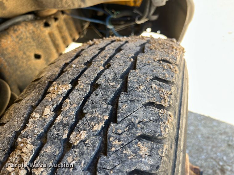 image for item MY9735 2006 Ford E450 Super Duty  school bus