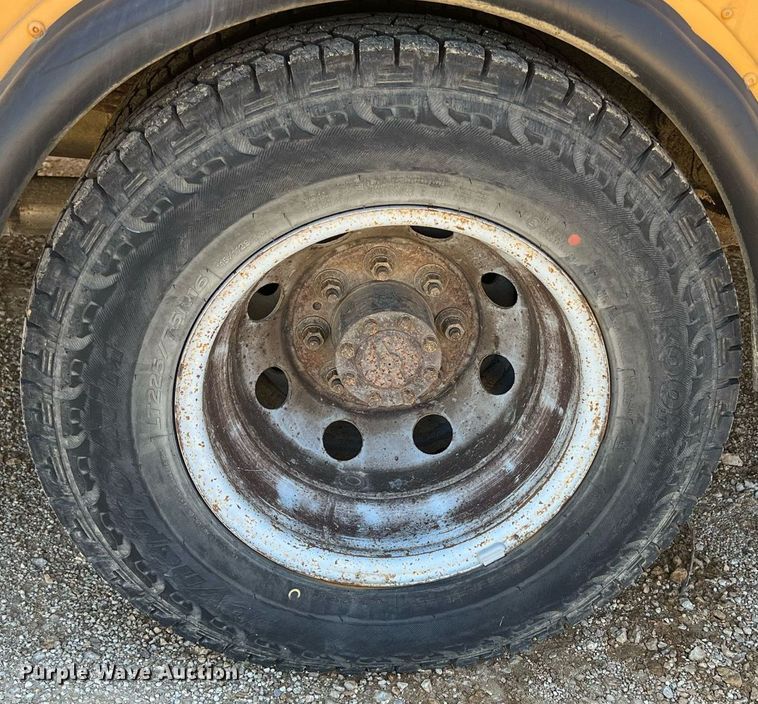 image for item MY9735 2006 Ford E450 Super Duty  school bus