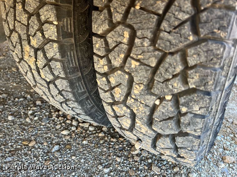 image for item MY9735 2006 Ford E450 Super Duty  school bus