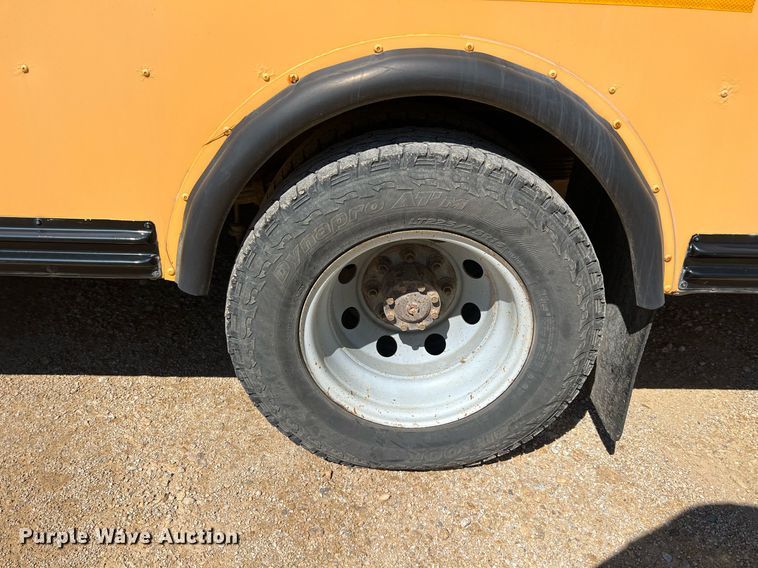 image for item MY9735 2006 Ford E450 Super Duty  school bus