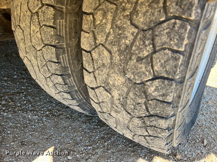 image for item MY9735 2006 Ford E450 Super Duty  school bus