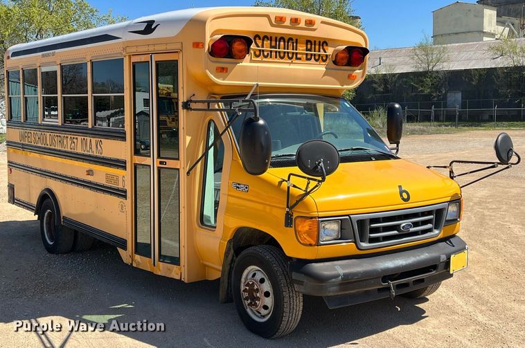 image for item MY9736 2005 Ford E450 Super Duty  school bus