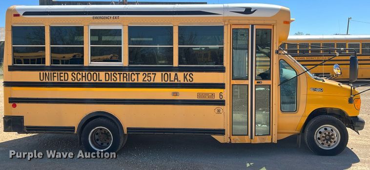 image for item MY9736 2005 Ford E450 Super Duty  school bus