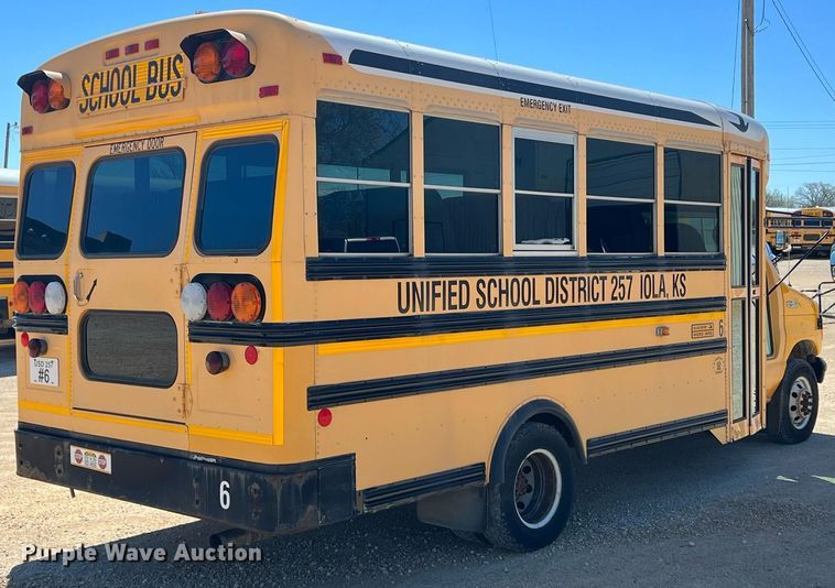 image for item MY9736 2005 Ford E450 Super Duty  school bus