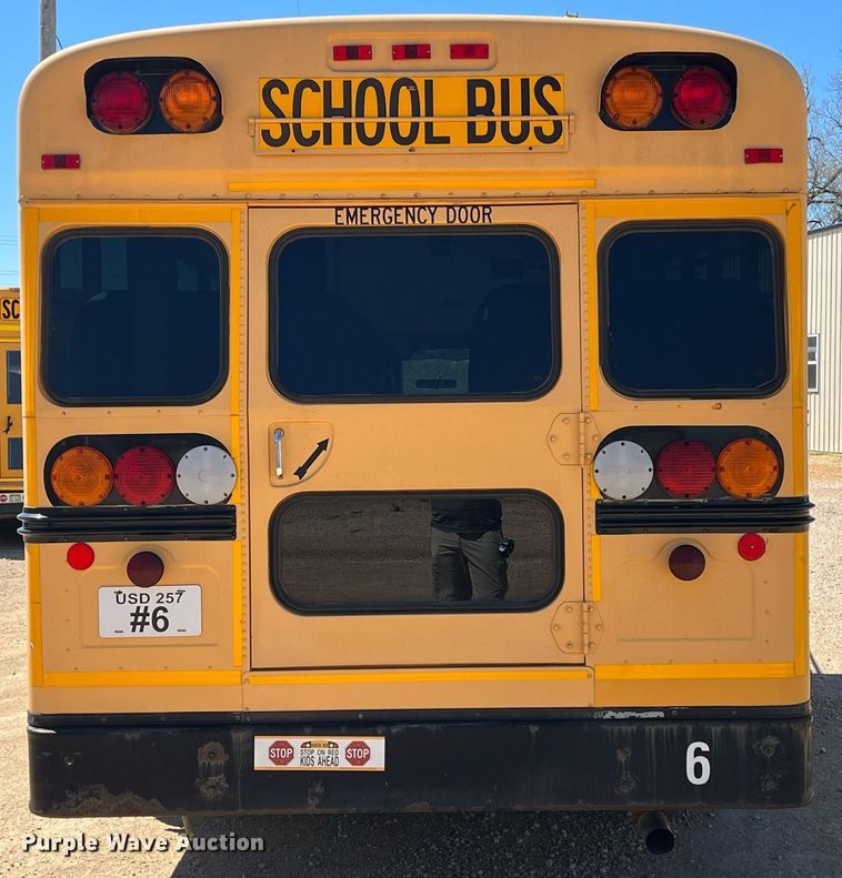 image for item MY9736 2005 Ford E450 Super Duty  school bus