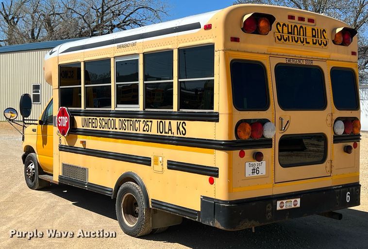 image for item MY9736 2005 Ford E450 Super Duty  school bus