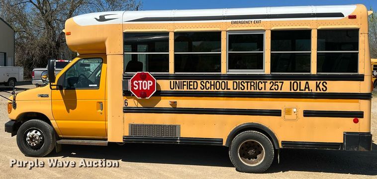 image for item MY9736 2005 Ford E450 Super Duty  school bus