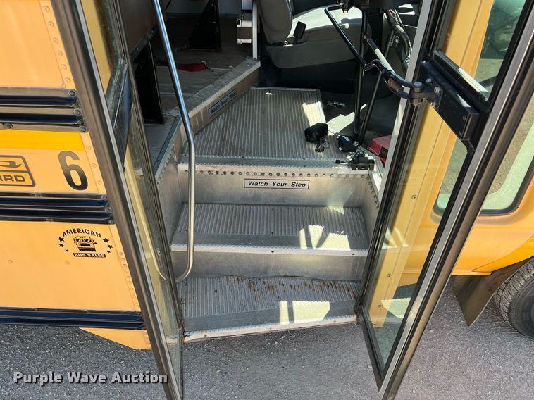 image for item MY9736 2005 Ford E450 Super Duty  school bus