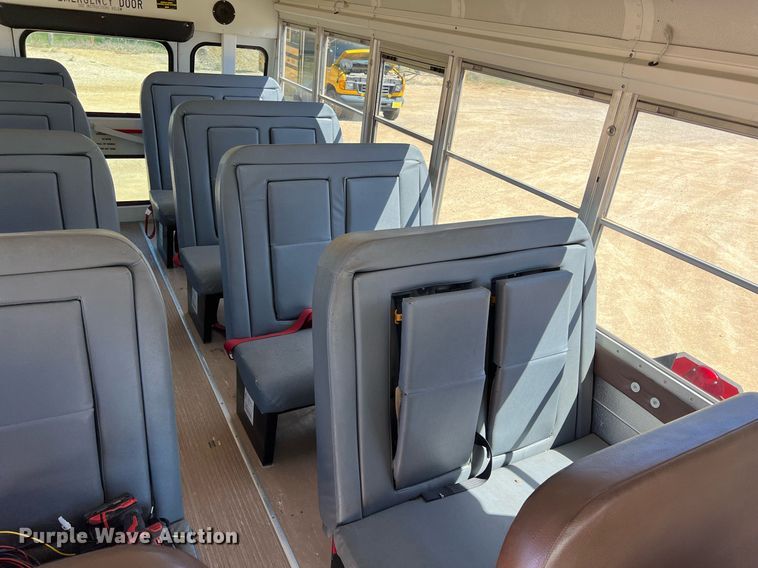 image for item MY9736 2005 Ford E450 Super Duty  school bus