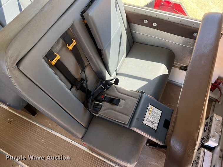 image for item MY9736 2005 Ford E450 Super Duty  school bus