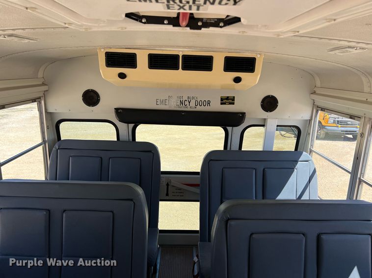 image for item MY9736 2005 Ford E450 Super Duty  school bus