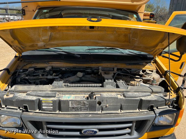 image for item MY9736 2005 Ford E450 Super Duty  school bus