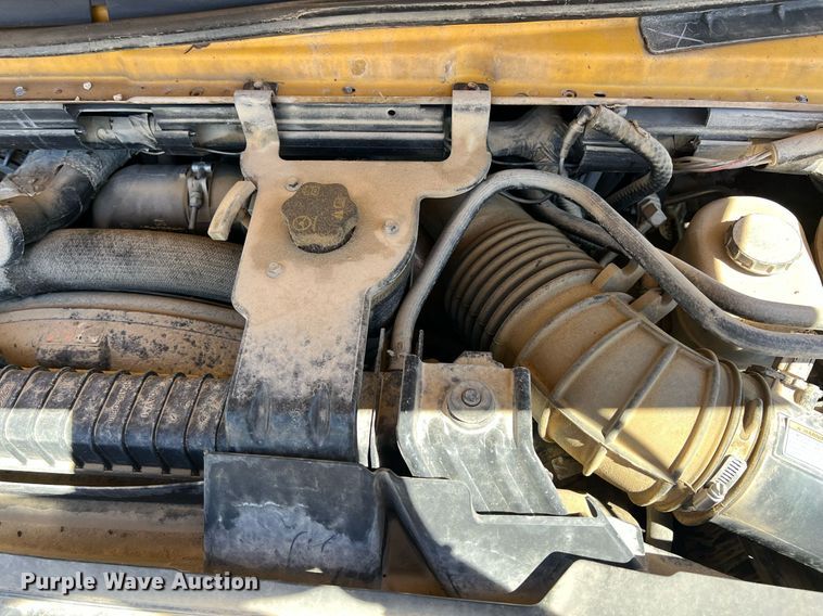 image for item MY9736 2005 Ford E450 Super Duty  school bus