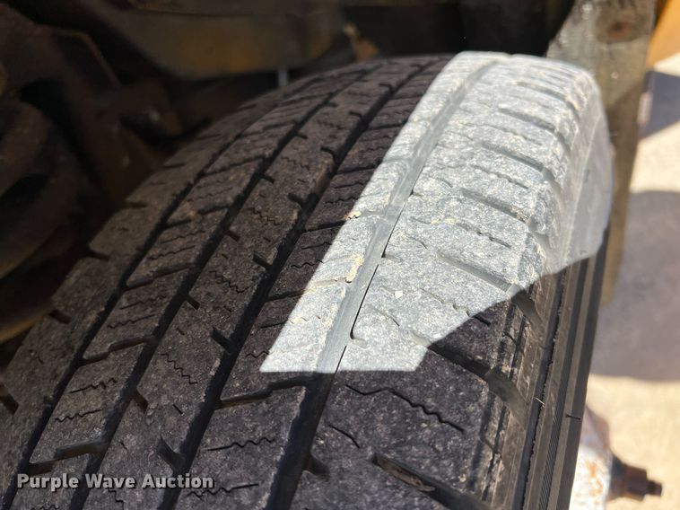 image for item MY9736 2005 Ford E450 Super Duty  school bus