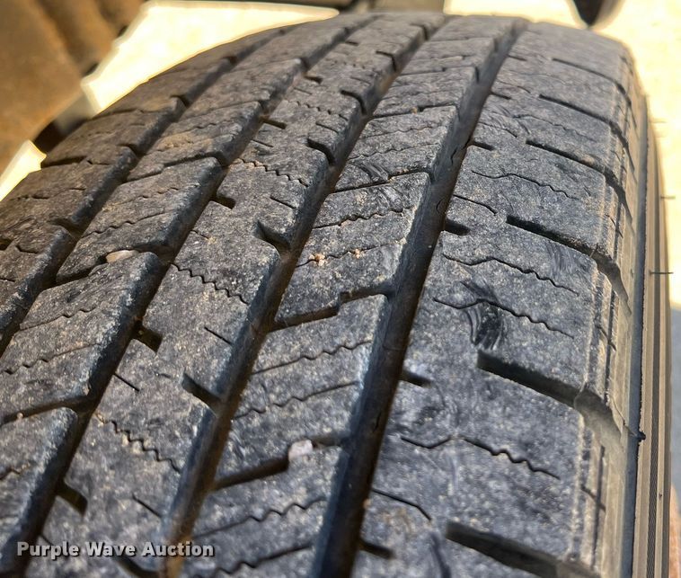 image for item MY9736 2005 Ford E450 Super Duty  school bus