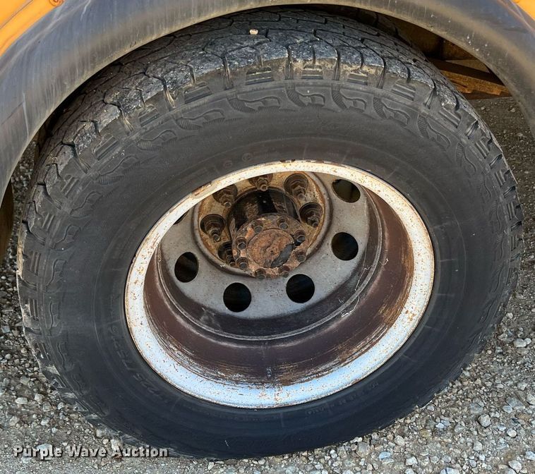 image for item MY9736 2005 Ford E450 Super Duty  school bus