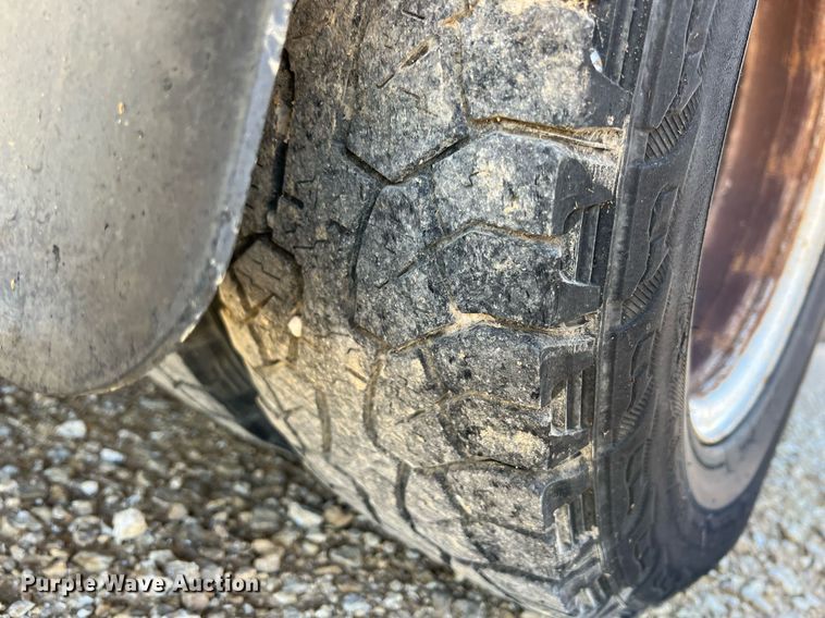 image for item MY9736 2005 Ford E450 Super Duty  school bus