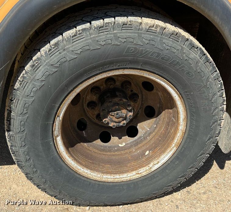 image for item MY9736 2005 Ford E450 Super Duty  school bus