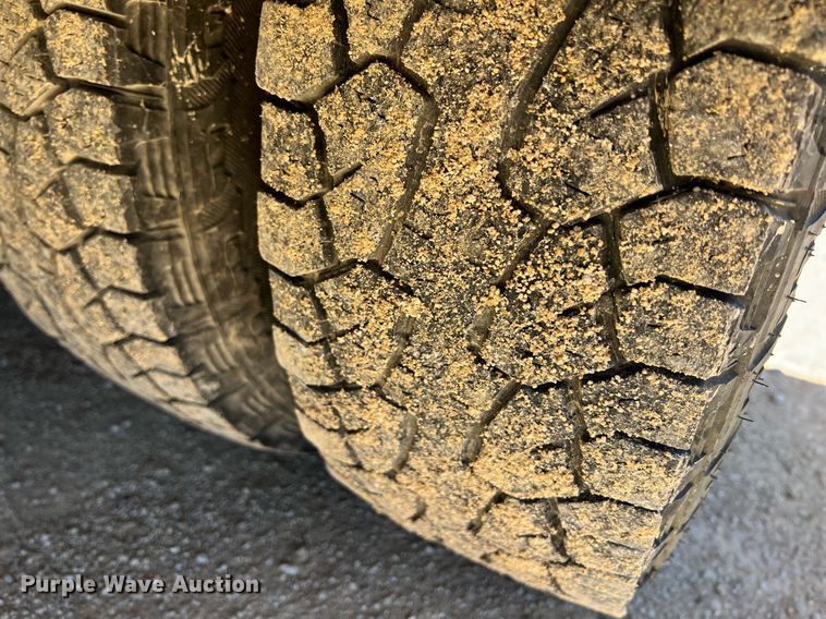 image for item MY9736 2005 Ford E450 Super Duty  school bus