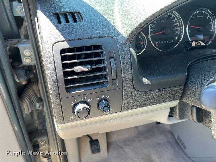 image for item MY9737 2006 Chevrolet Uplander LS  van