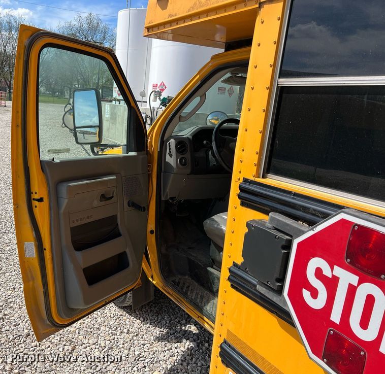 image for item MY9747 2010 Ford E450 Super Duty  school bus
