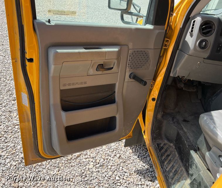 image for item MY9747 2010 Ford E450 Super Duty  school bus