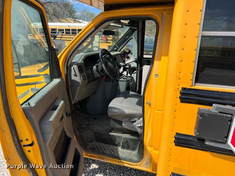 image for item MY9747 2010 Ford E450 Super Duty  school bus