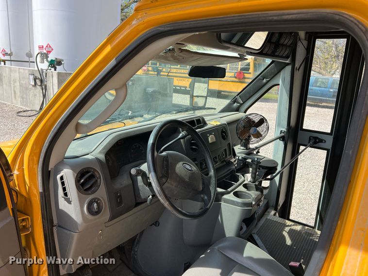 image for item MY9747 2010 Ford E450 Super Duty  school bus