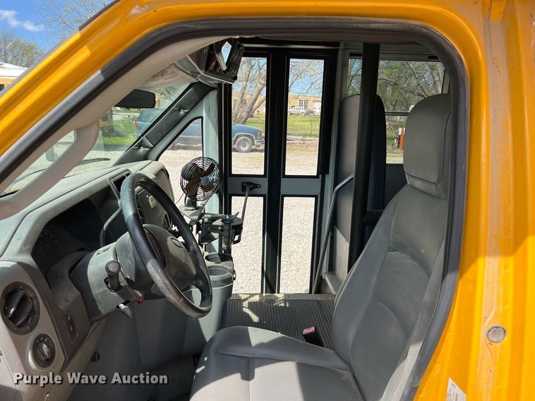 image for item MY9747 2010 Ford E450 Super Duty  school bus