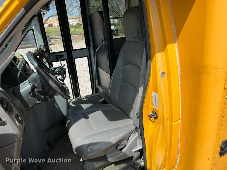image for item MY9747 2010 Ford E450 Super Duty  school bus