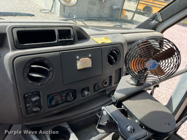 image for item MY9747 2010 Ford E450 Super Duty  school bus