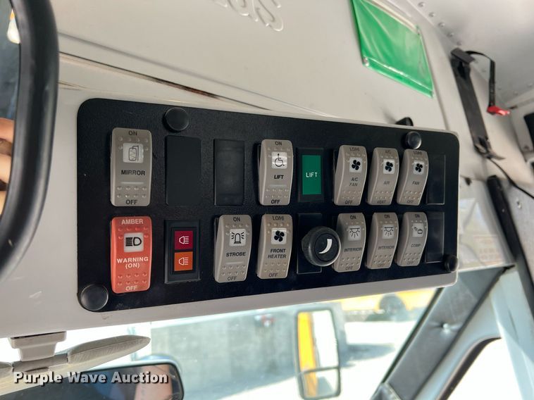 image for item MY9747 2010 Ford E450 Super Duty  school bus