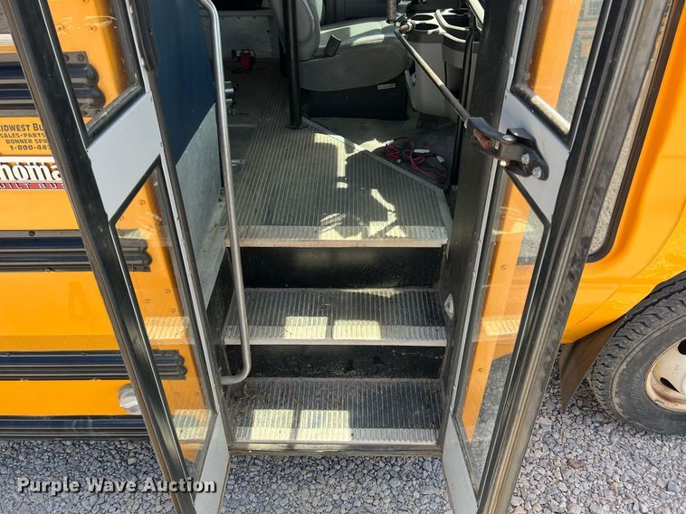 image for item MY9747 2010 Ford E450 Super Duty  school bus