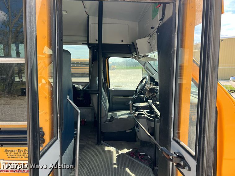 image for item MY9747 2010 Ford E450 Super Duty  school bus