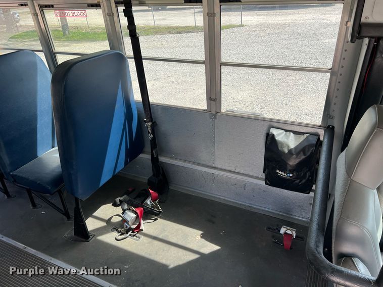 image for item MY9747 2010 Ford E450 Super Duty  school bus