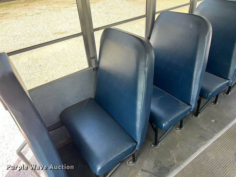 image for item MY9747 2010 Ford E450 Super Duty  school bus