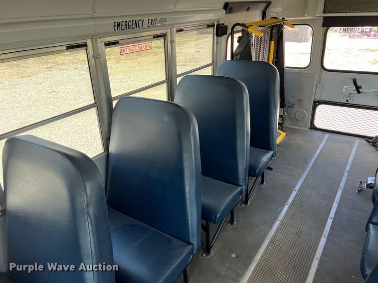 image for item MY9747 2010 Ford E450 Super Duty  school bus