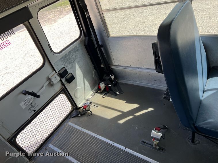 image for item MY9747 2010 Ford E450 Super Duty  school bus