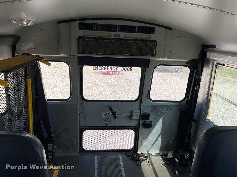 image for item MY9747 2010 Ford E450 Super Duty  school bus