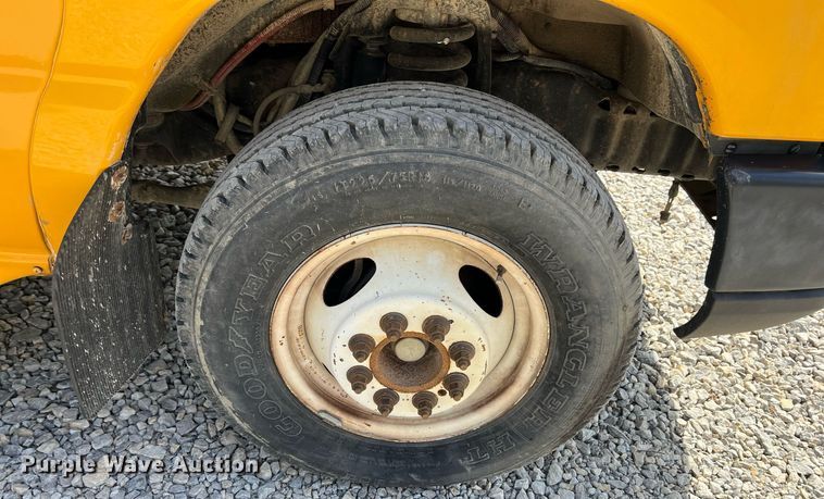 image for item MY9747 2010 Ford E450 Super Duty  school bus