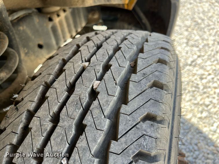 image for item MY9747 2010 Ford E450 Super Duty  school bus