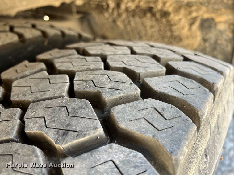 image for item MY9747 2010 Ford E450 Super Duty  school bus