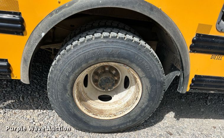 image for item MY9747 2010 Ford E450 Super Duty  school bus